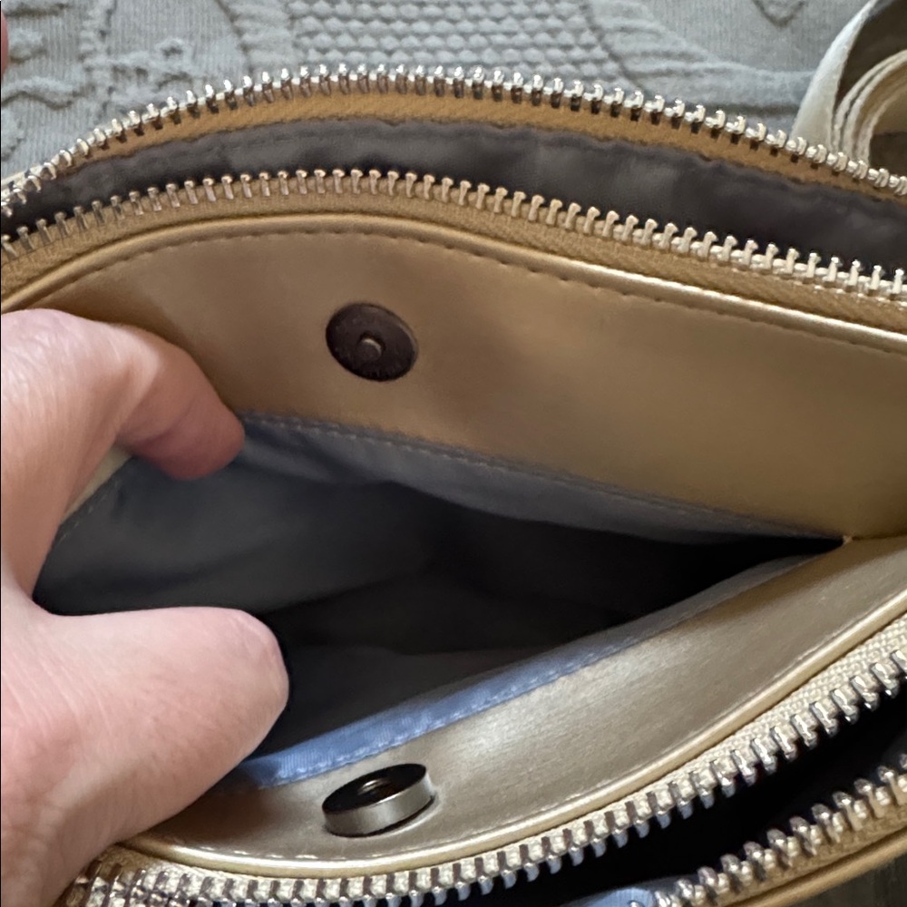 IHKWIP The City Chic Double Entry Crossbody - Gold - Picture 8 of 9